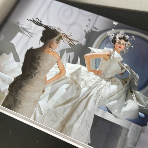 A year in fashion a look a day coffee table book - Picture 12 of 15